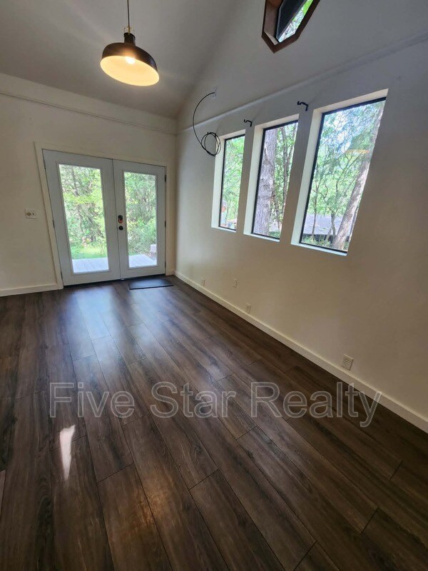 Building Photo - 12896 Rices Crossing Rd