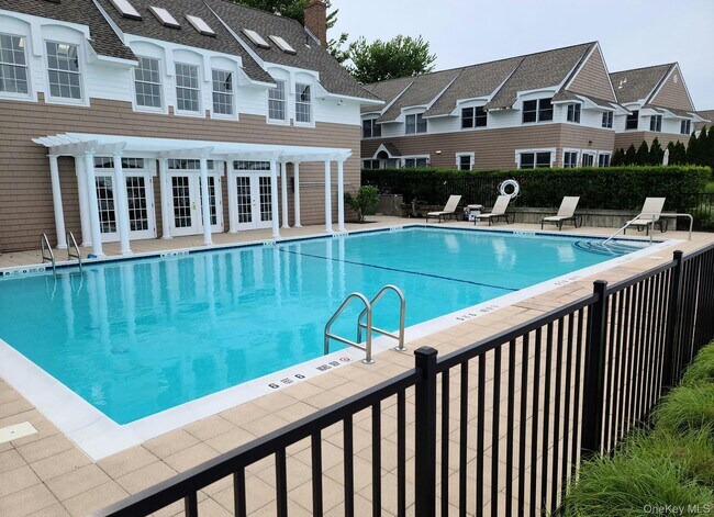 Building Photo - 62 Canoe Place Rd