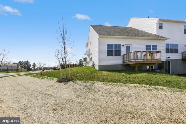 Building Photo - 7884 Oakbrook Dr