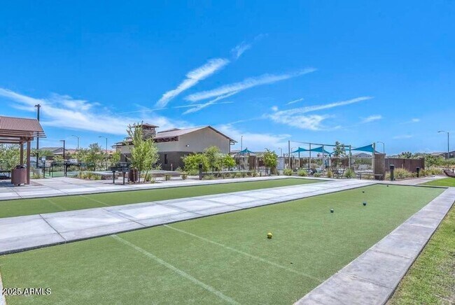 Building Photo - Gorgeous 5 Bed 3 Bath ++ Full SOLAR home +...