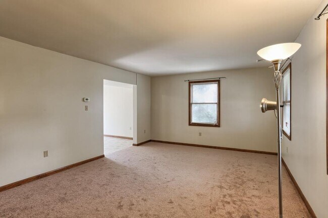 Building Photo - 32 Forest Cir