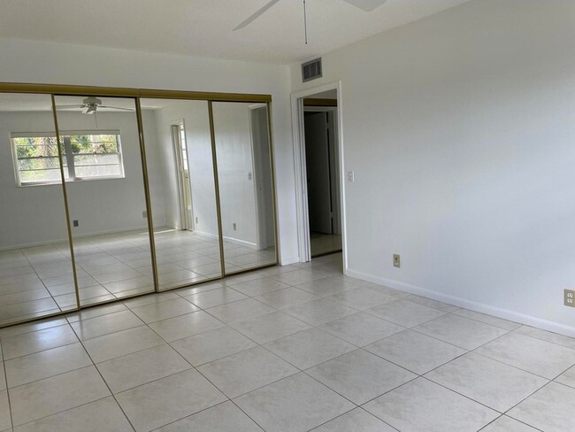 Building Photo - 343 Windsor O