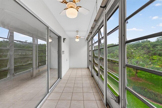 Building Photo - 2401 Antigua Cir