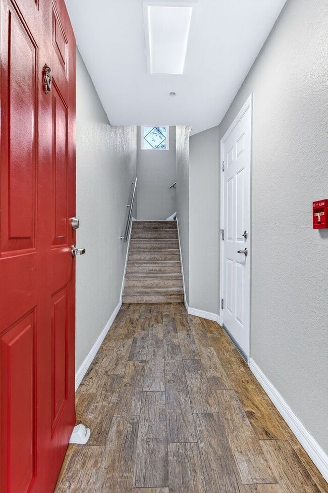 Building Photo - Immaculately updated 3/2.5 Three-Story Maitland Condo in Visconti!