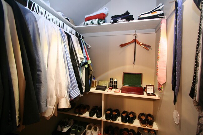 Building Photo - 233 Garfield Ave SW