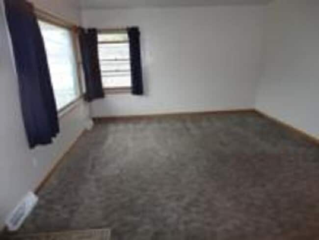 Livingroom - 2415 Royal Dr