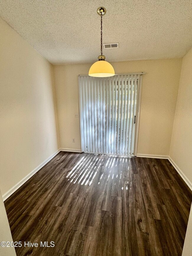 Building Photo - 1303 Angels End