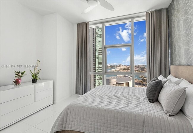 Building Photo - 851 NE 1st Ave