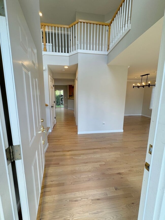 Building Photo - 3 Bd/2.5 Ba Newcastle Home