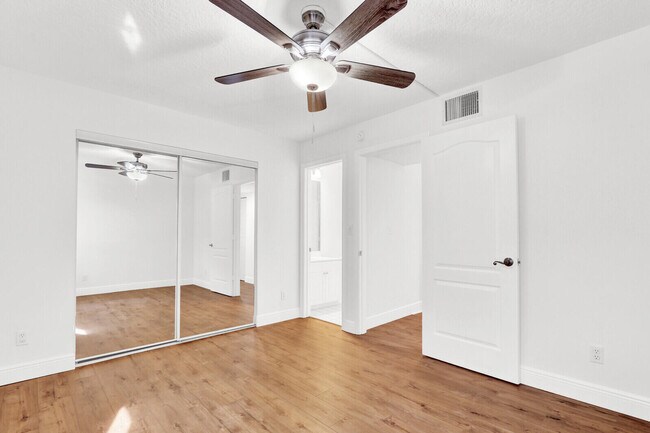 Building Photo - 52 Uno Lago Dr