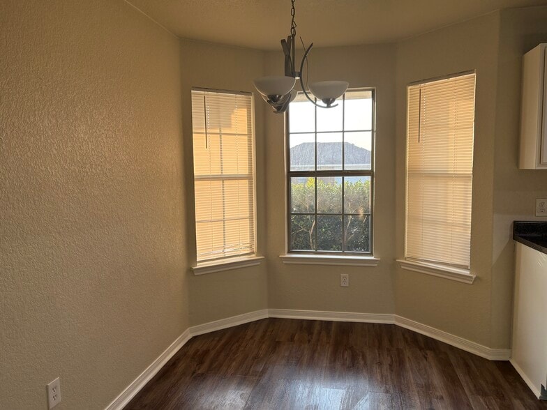 Building Photo - 711 Jorgette Dr