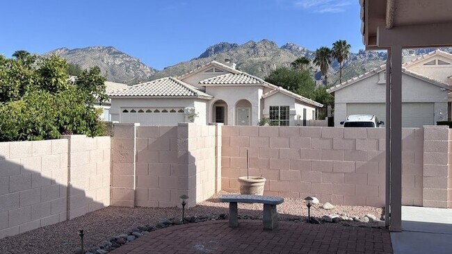 Building Photo - Spacious 4BR 2BA Home w/ Mountain-View Patio • Granite Counters • 2-Car Garage in Tucson