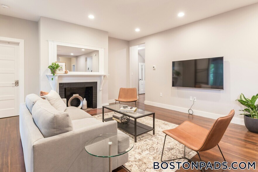 Building Photo - 65 Beech Glen St