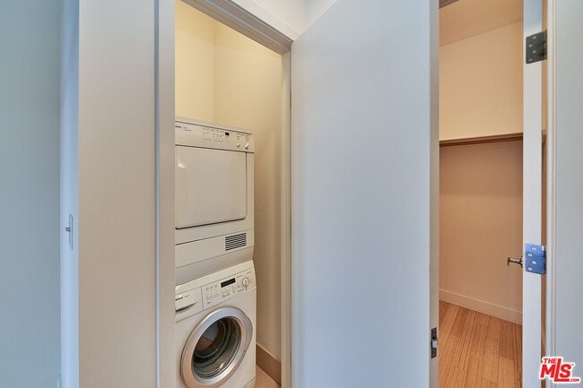 Building Photo - 3810 Wilshire Blvd