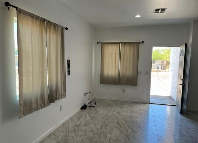 Building Photo - Charming 4BR House in Casa Grande