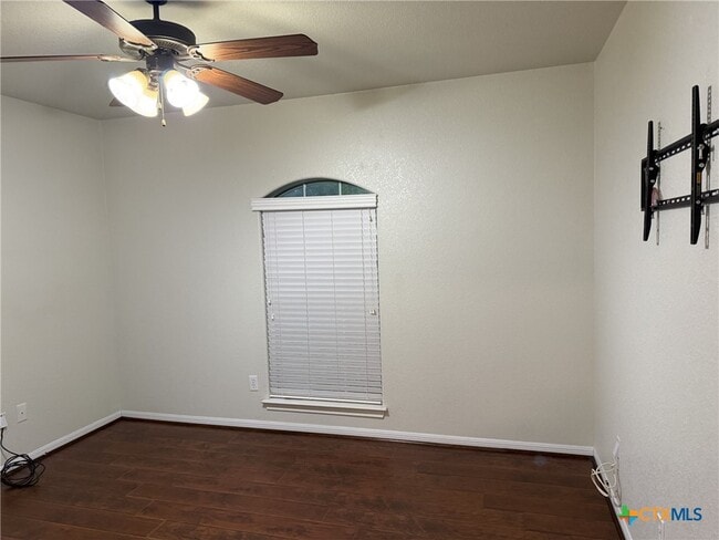 Building Photo - 621 S Roy Reynolds Dr