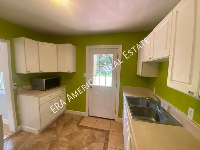 Building Photo - 9 Okahatchee Cir SE