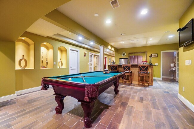 Building Photo - 6655 Traquair Pl