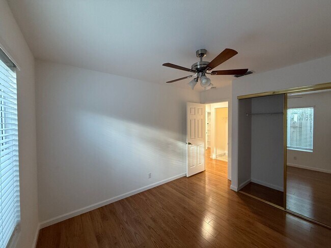 Building Photo - Single story with 3-car Garage!!