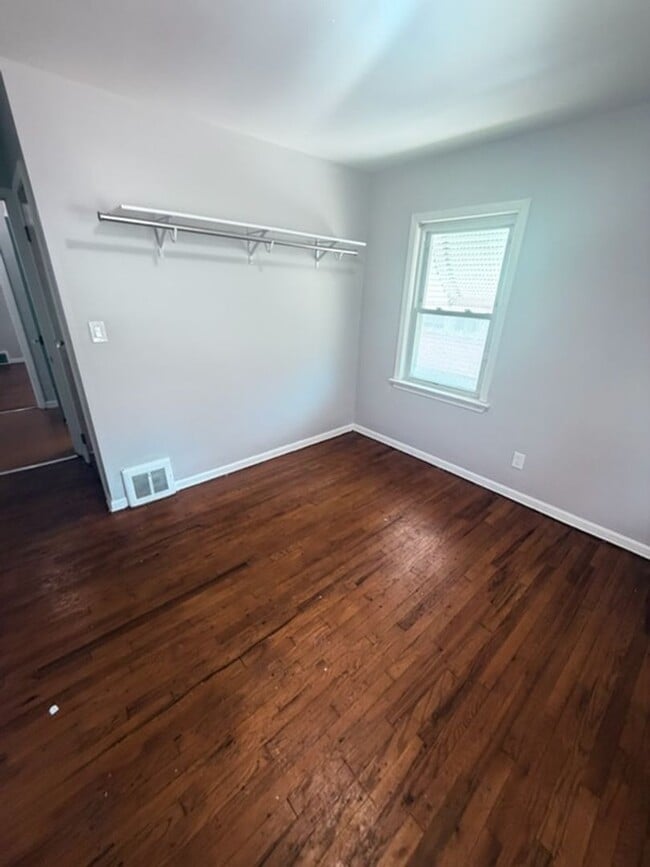 Building Photo - A Single family home with Garage in Garfield Heights