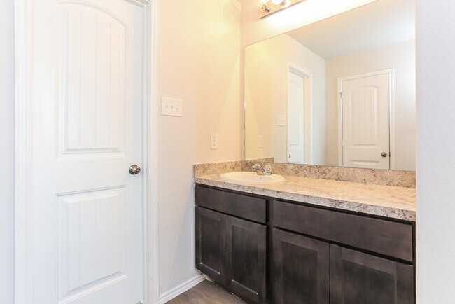 Building Photo - 8224 Runner Oak Ln