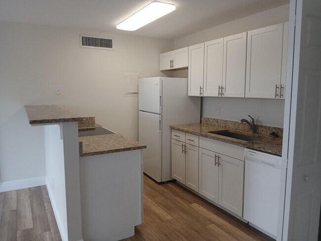 Building Photo - 639 Executive Center Dr
