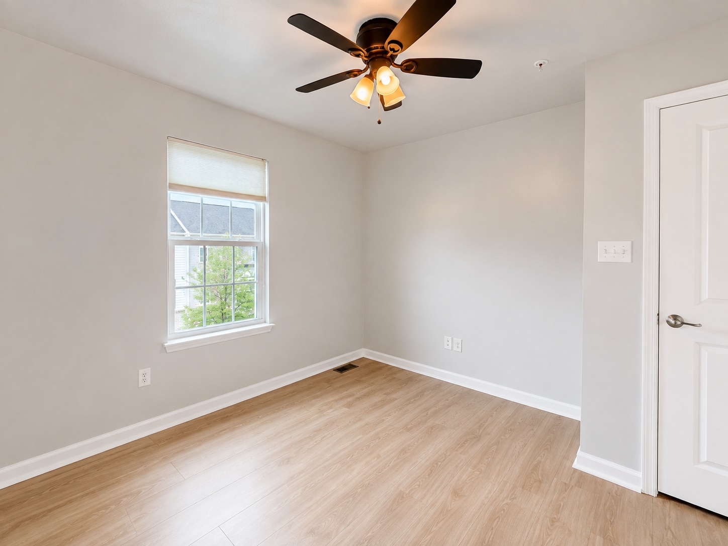 Building Photo - 1502 Pointe View Dr