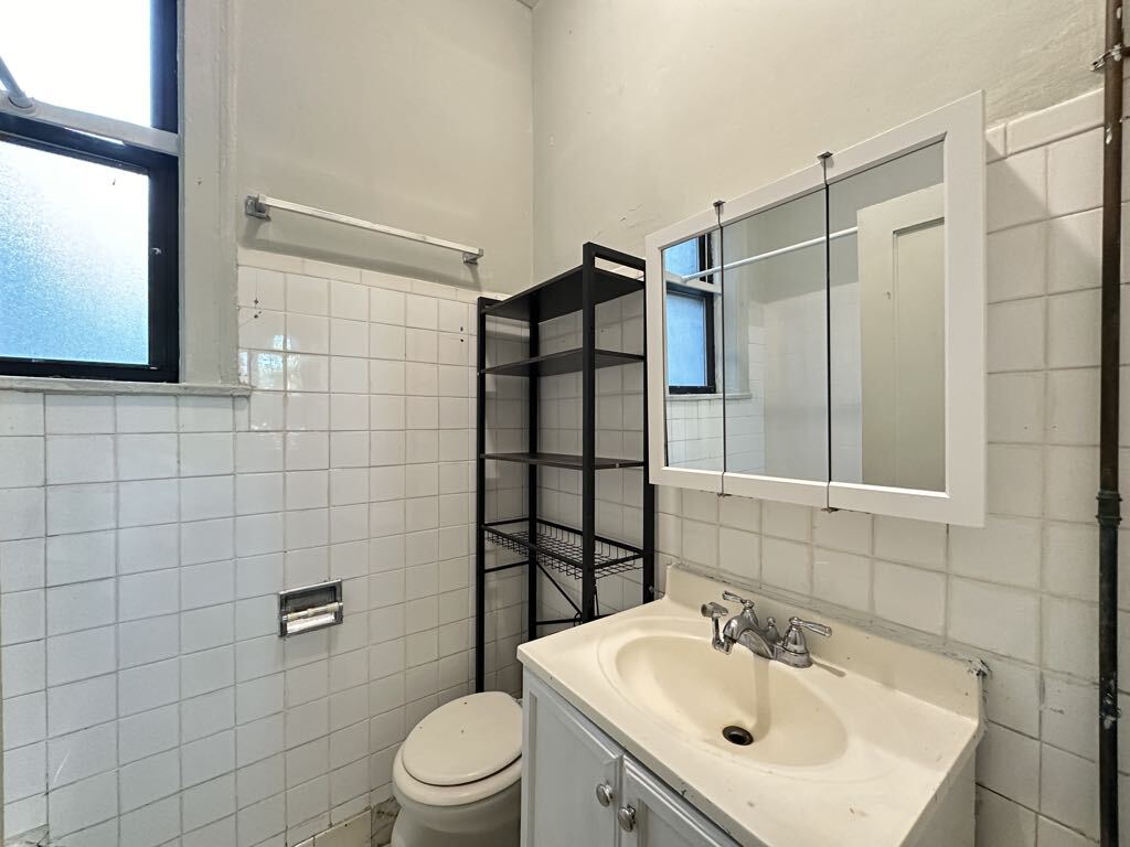 Building Photo - 4646 N Paulina St