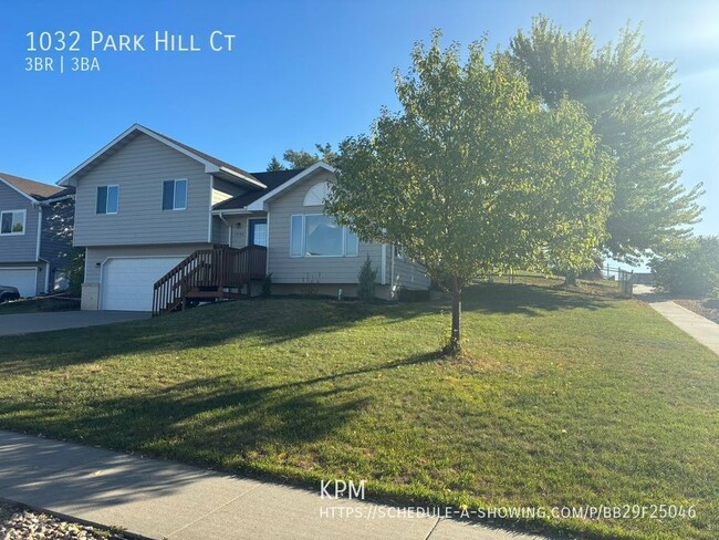 Building Photo - 3 BED | 2.5 BATH | DOUBLE GARAGE | TRI-LEV...