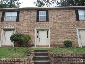 Building Photo - 2BD/1.5BA Townhouse in Foxborough – Availa...