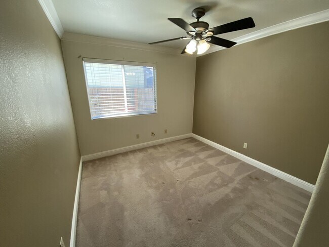 Building Photo - Charming Single-Story Home in Tracy — Across from the Park!