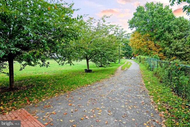 Building Photo - 1412 27th St NW