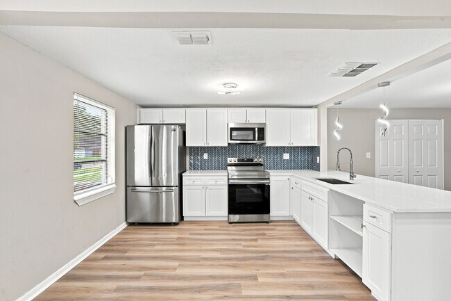 Building Photo - 5822 Tampico Rd