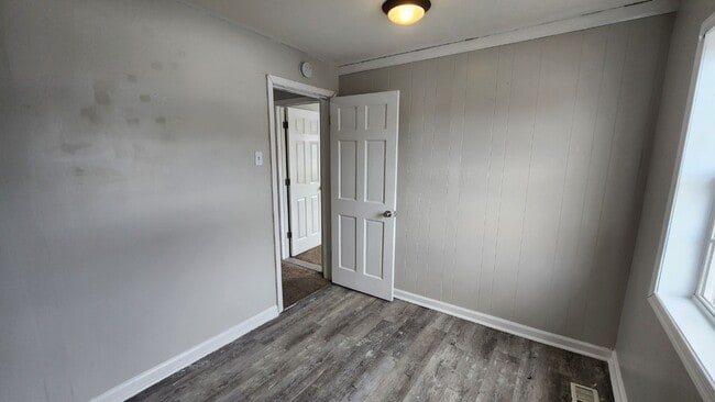 Building Photo - Corner 1st and 2nd flr. unit with central ...
