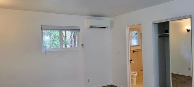 Building Photo - Amazing Country Home 4 bed, 2 bath with Ga...