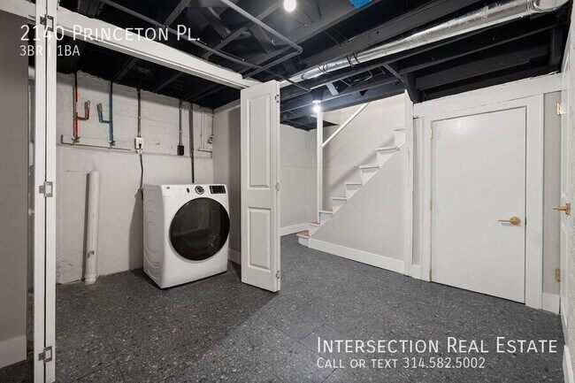 Building Photo - 2140 Princeton Pl