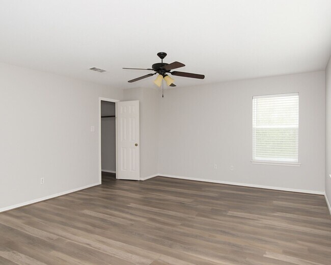 Building Photo - 29322 Fox River Dr