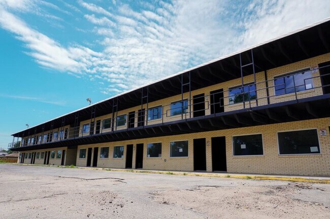 Building Photo - First Full Month Rent Free plus a Free Ring Camera