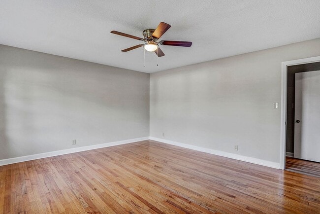 Building Photo - AVAILABLE NOW!! 4 bedroom Brick Ranch Style Home