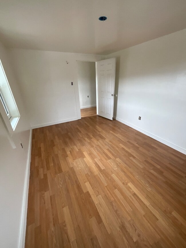 Building Photo - 895 7th St