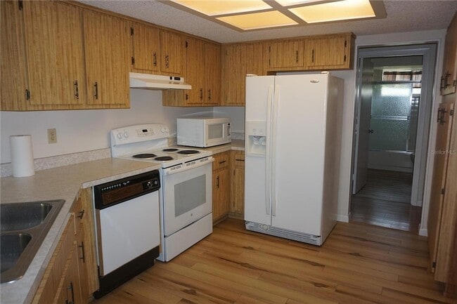 Building Photo - 10961 SW 84th Ave