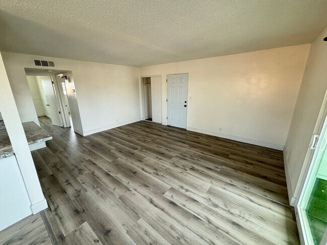 Building Photo - Gorgeous 2bed/1bath home located in Spring...