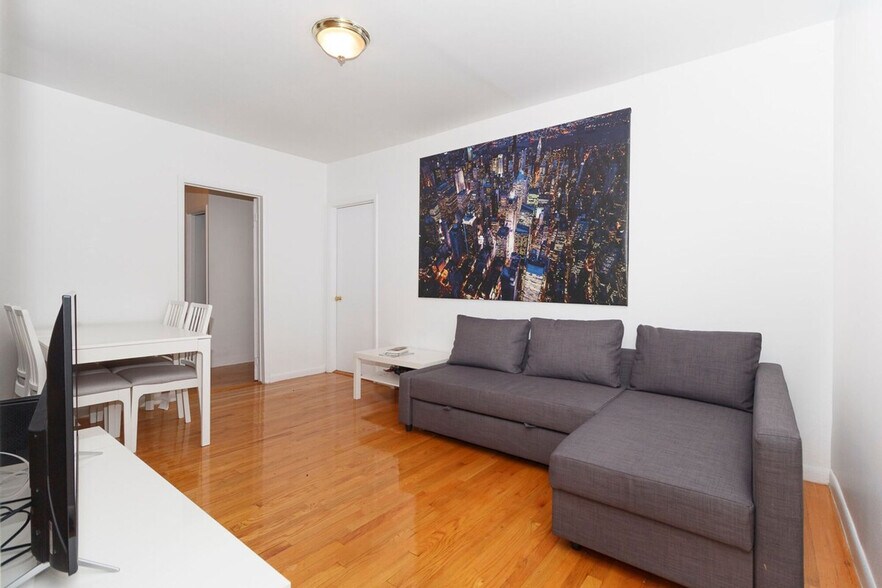 Building Photo - 300 E 93rd St