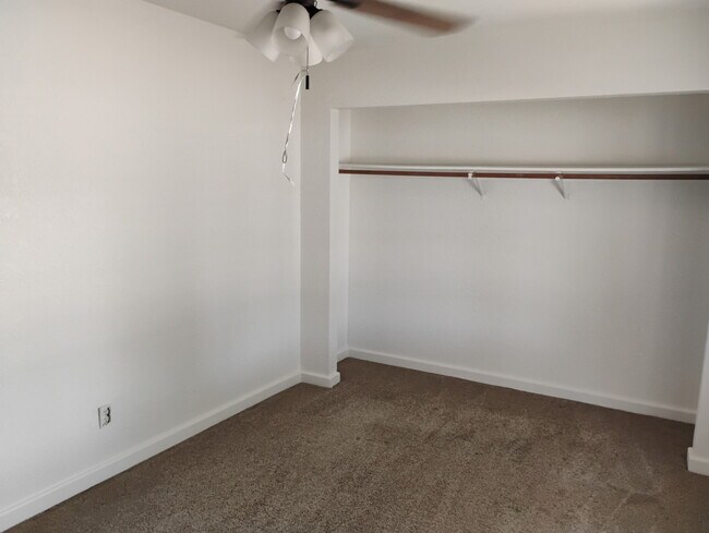 Building Photo - 12611 N 42nd Ave