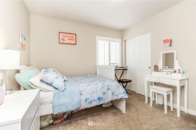 Building Photo - Beautiful Snoqualmie home available for mo...
