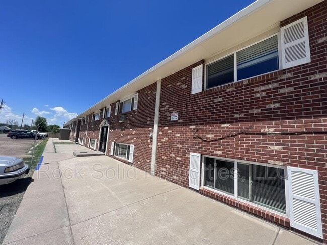 Building Photo - 1008 E Jefferson Rd