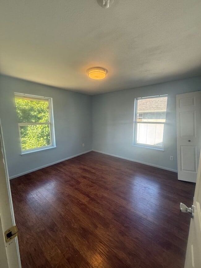 Building Photo - Beautiful West Eugene Home
