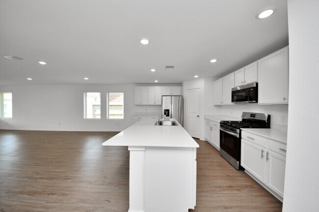 Building Photo - 2111 Hyde Acrs St
