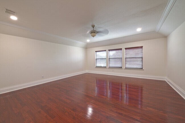 Building Photo - 3001 Claybrook Dr