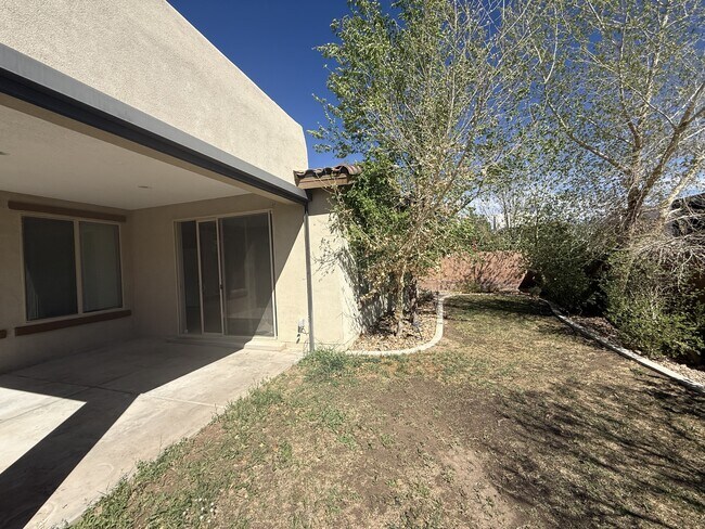 Building Photo - 6624 Yawkey Way NE